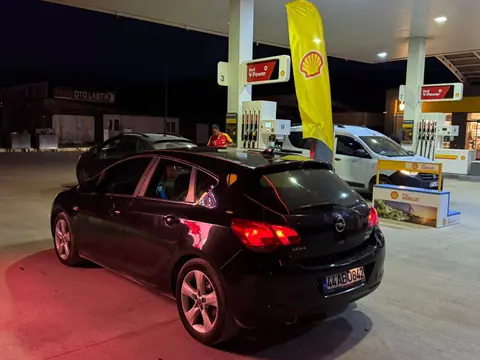 2011 Opel Astra 1.4 T benzinli manuel otomobil - Fotoğraf 3