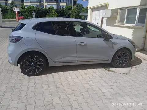 2024 Renault Clio 1.0 TCe benzinli otomatik otomobil - Fotoğraf 1