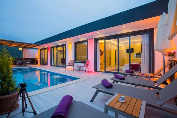 Antalya Kaş Sarıbelen Mahallesi 2+1 200 m² kiralık villa - Fotoğraf 1