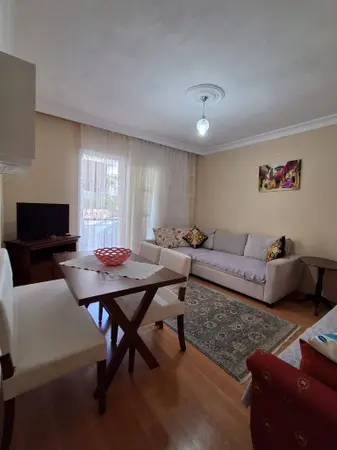 Aydın Kuşadası Davutlar Mahallesi 2+1 85 m² kiralık giriş Katı - Fotoğraf 1