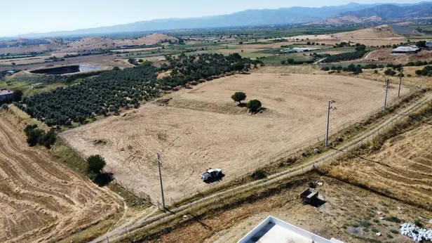 İzmir Tire Adnan Menderes Mahallesi 11.738 m² satılık - Fotoğraf 1