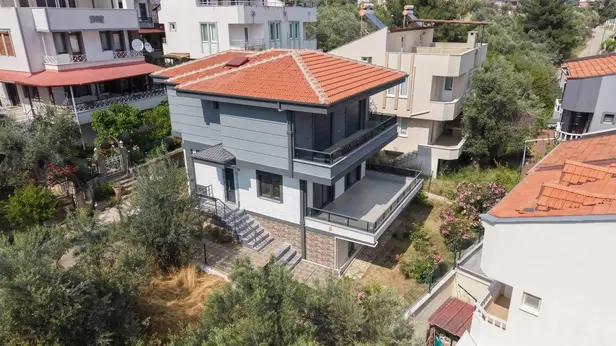 Balıkesir Edremit Altınoluk Mahallesi 220 m² satılık - Fotoğraf 1