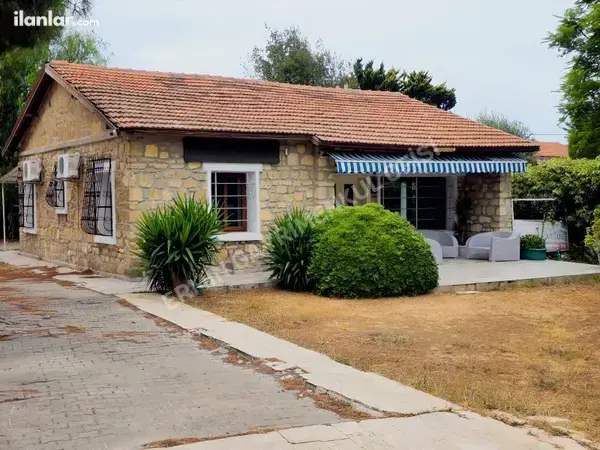 İzmir Çeşme Ilıca Mahallesi 3+1 1.000 m² kiralık villa - Fotoğraf 1