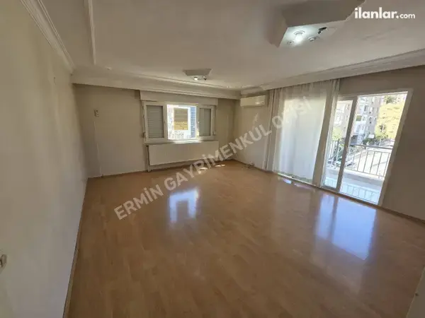 İzmir Karabağlar Vatan Mahallesi 145 m² kiralık - Fotoğraf 1
