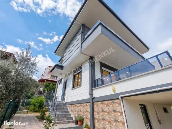 Balıkesir Edremit Altınoluk Mahallesi 220 m² satılık - Fotoğraf 1