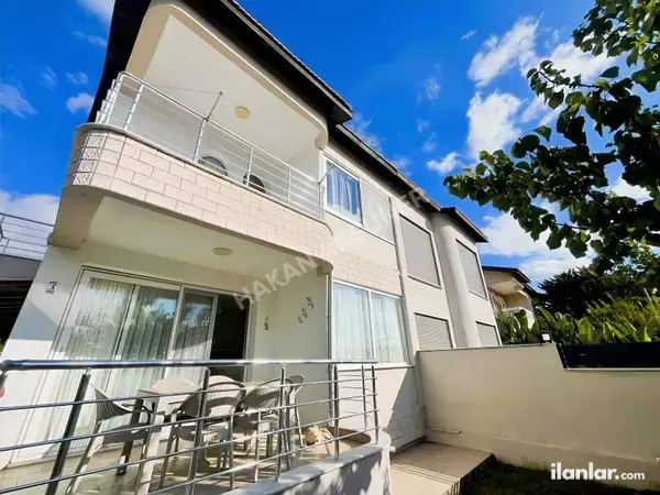 İzmir Çeşme Yalı Mahallesi 250 m² kiralık - Fotoğraf 1