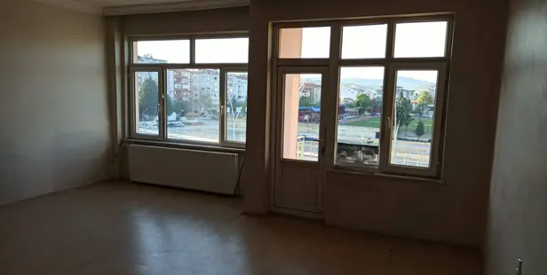 Uşak Merkez Cumhuriyet Mahallesi 140 m² kiralık - Fotoğraf 1