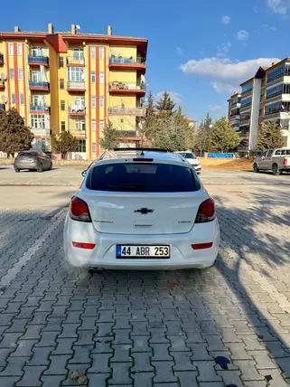 2011 Chevrolet Cruze 1.6 benzinli manuel otomobil - Fotoğraf 2
