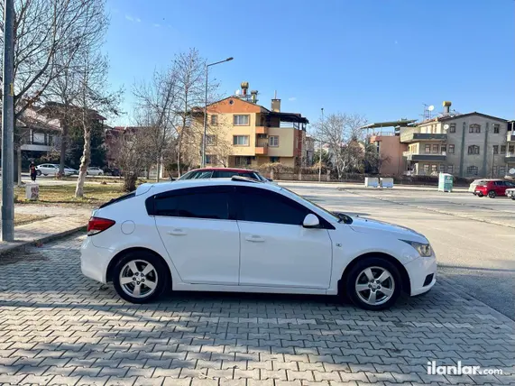 2011 Chevrolet Cruze 1.6 benzinli manuel otomobil - Fotoğraf 3