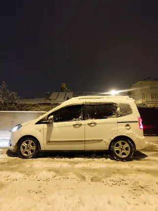 2020 Ford Tourneo Courier 1.5 TDCi dizel manuel minivan & Panelvan - Fotoğraf 3