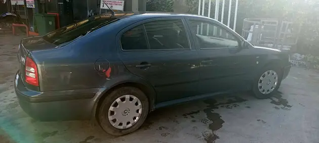 2005 Skoda Octavia 1.6 benzinli manuel otomobil - Fotoğraf 3