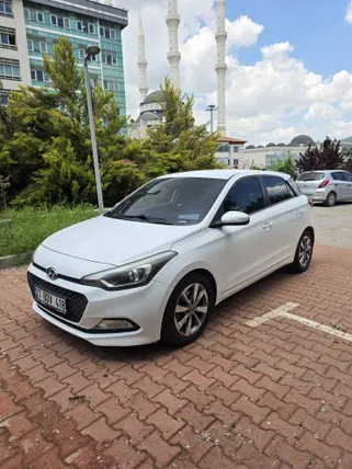2015 Hyundai i20 1.4 CRDi dizel manuel otomobil - Fotoğraf 2