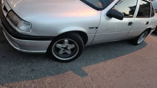 1994 Opel Vectra 1.8 diğer manuel otomobil - Fotoğraf 2