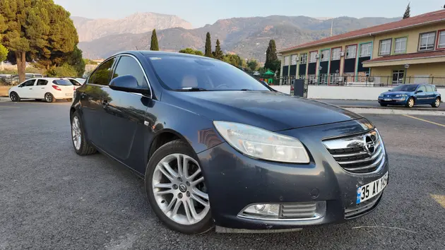 2011 Opel Insignia 1.6 T benzinli manuel otomobil - Fotoğraf 3