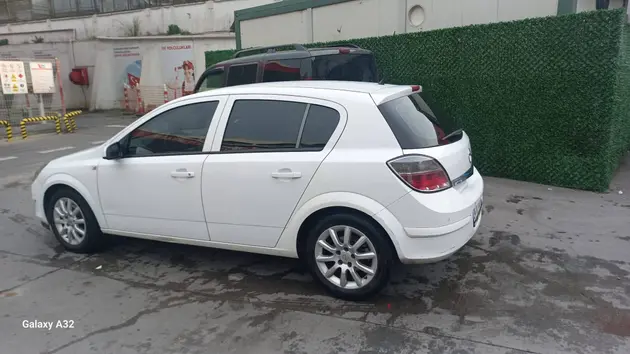 2012 Opel Astra 1.6 benzinli otomatik otomobil - Fotoğraf 3