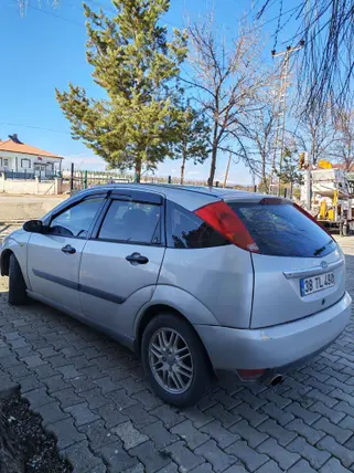 2001 Ford Focus 1.6 benzinli manuel otomobil - Fotoğraf 3
