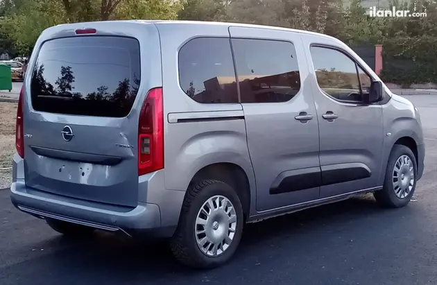 2022 Opel Combo 1.5 CDTI dizel manuel minivan & Panelvan - Fotoğraf 2