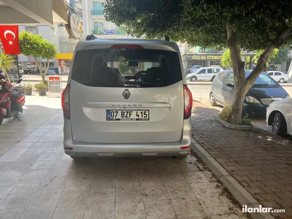 2024 Renault Kangoo Multix benzinli otomatik minivan & Panelvan - Fotoğraf 3