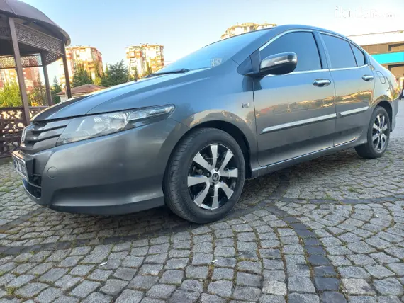 2010 Honda City 1.4 benzinli manuel otomobil - Fotoğraf 2