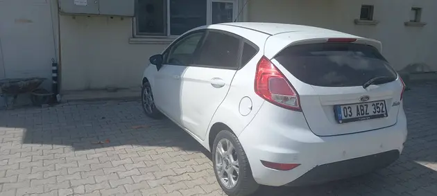 2015 Ford Fiesta 1.25 benzinli manuel otomobil - Fotoğraf 2