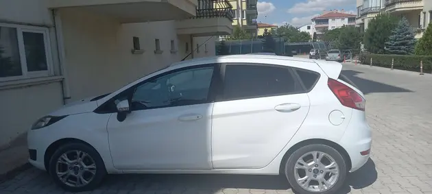 2015 Ford Fiesta 1.25 benzinli manuel otomobil - Fotoğraf 3