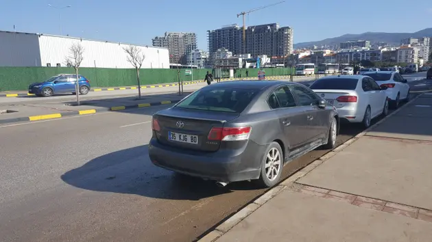 2010 Toyota Avensis 1.6 benzinli manuel otomobil - Fotoğraf 3