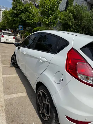 2014 Ford Fiesta 1.5 TDCi dizel manuel otomobil - Fotoğraf 3