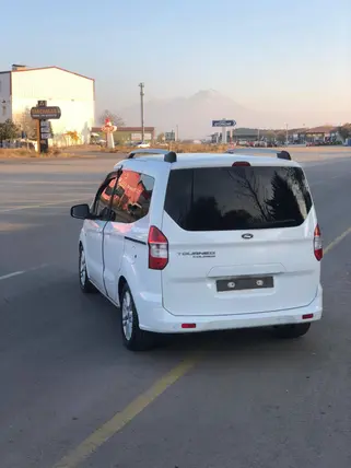 2018 Ford Tourneo Courier 1.5 TDCi dizel manuel minivan & Panelvan - Fotoğraf 2