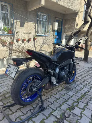 2023 Yamaha MT 09 benzinli manuel motosiklet - Fotoğraf 3