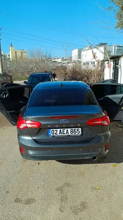 2021 Ford Focus 1.5 Ti-VCT benzinli manuel otomobil - Fotoğraf 3
