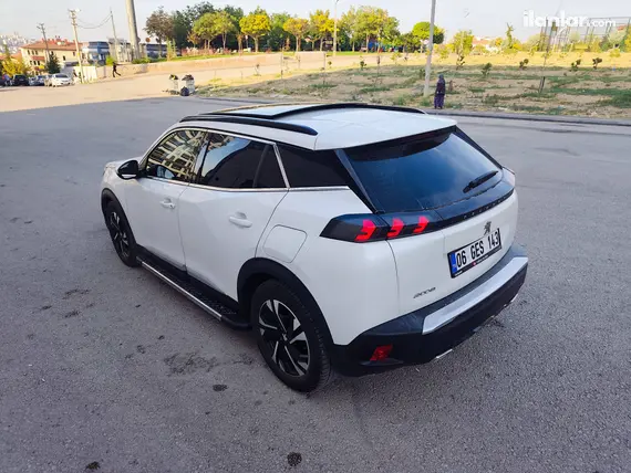 2020 Peugeot 2008 1.2 PureTech benzinli otomatik arazi, SUV, Pick-up - Fotoğraf 3
