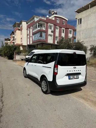 2024 Ford Tourneo Courier 1.0 EcoBoost benzinli düz minivan & Panelvan - Fotoğraf 3
