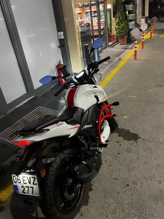 2024 TVS Apache RTR 200 benzinli manuel motosiklet - Fotoğraf 2
