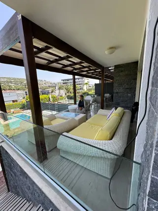 İzmir Çeşme Ardıç Mahallesi 5+2 400 m² kiralık villa - Fotoğraf 2