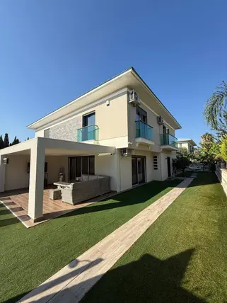 İzmir Çeşme Sakarya Mahallesi 4+1 210 m² kiralık villa - Fotoğraf 2