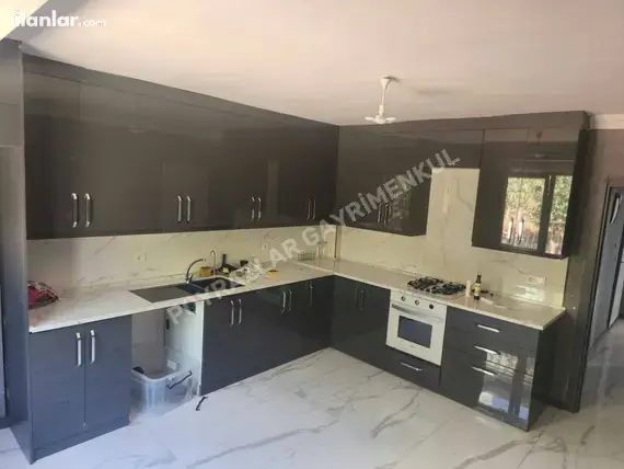 Uşak Merkez Kemalöz Mahallesi 6+2 325 m² satılık müstakil Ev - Fotoğraf 2