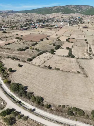 Denizli Çivril Sarılar Mahallesi 3.076 m² satılık tarla arsa - Fotoğraf 3