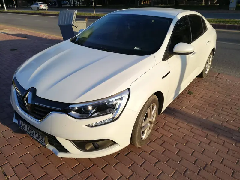 Sahibinden düşük km. Satılık megan 1.3 JOY