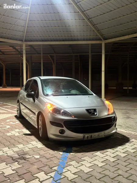 2009 Peugeot 207 1.4 benzinli manuel otomobil - Fotoğraf 1