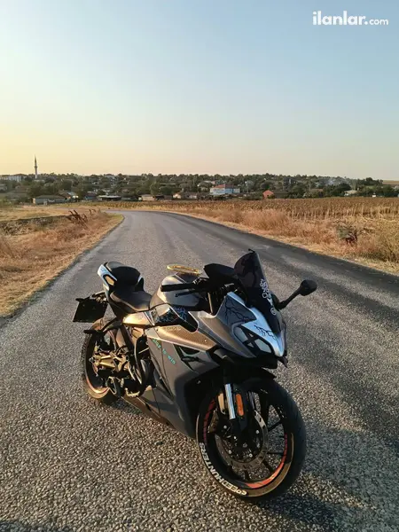 2024 CFmoto 250SR benzinli manuel motosiklet - Fotoğraf 1