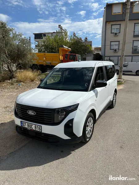 2024 Ford Tourneo Courier 1.0 EcoBoost benzinli düz minivan & Panelvan - Fotoğraf 1
