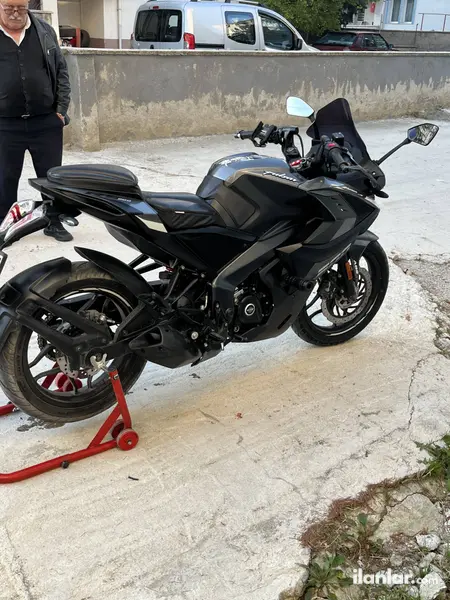 2023 Bajaj Pulsar 200 RS benzinli manuel motosiklet - Fotoğraf 1