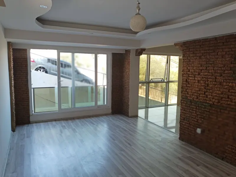 İlan Görseli https://cdn.ilanlar.com/images/l1/l2/{width}/{height}/30003778_1759144243460102448.jpg