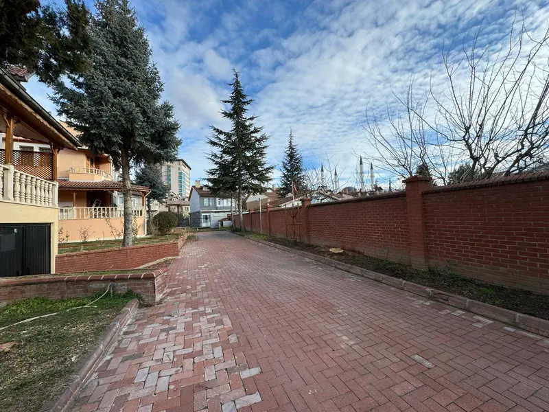 İlan Görseli https://cdn.ilanlar.com/images/l1/l2/{width}/{height}/30005216_1762170700539976023.jpg