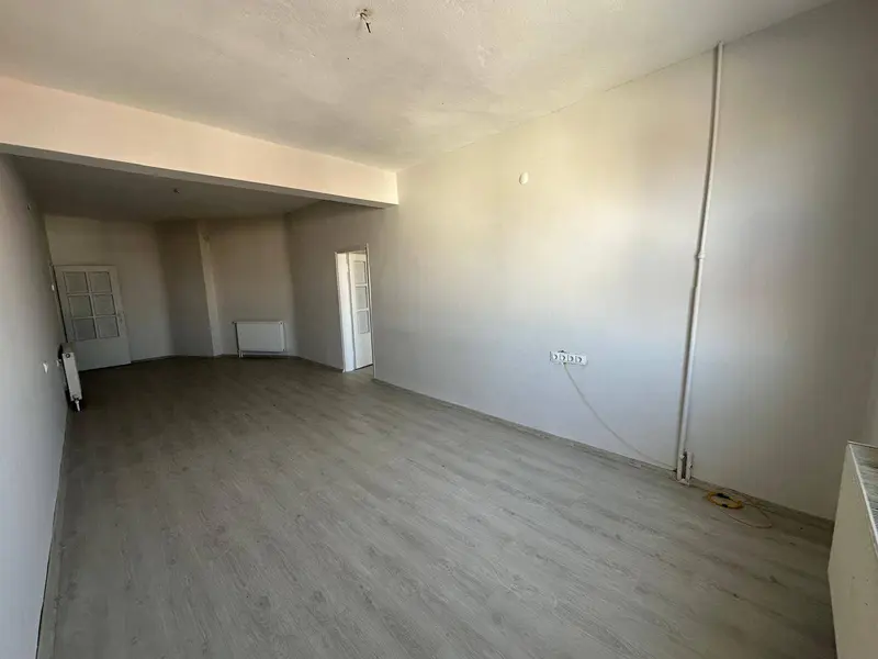 İlan Görseli https://cdn.ilanlar.com/images/l1/l2/{width}/{height}/30006220_1765047779641047461.jpg