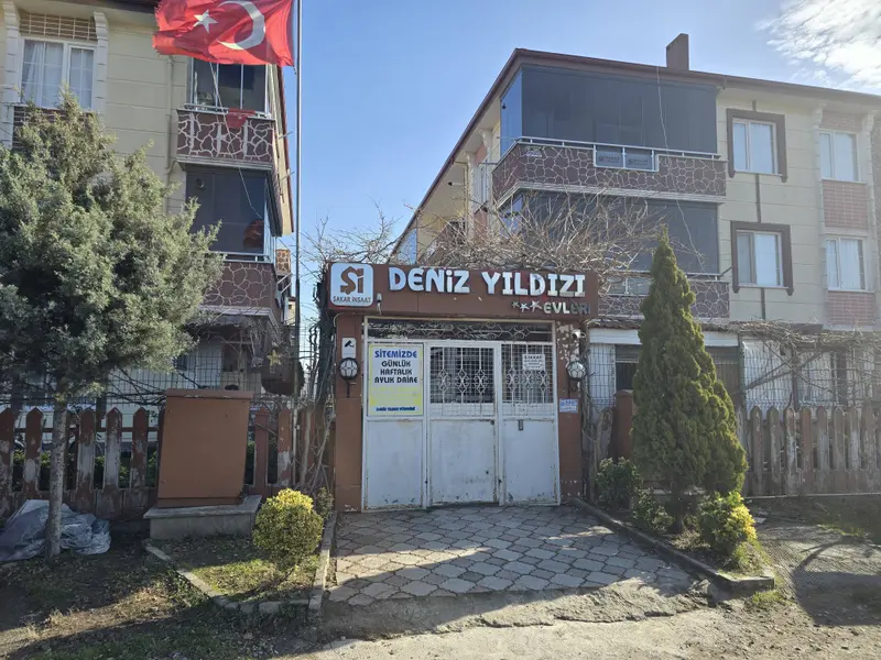 SAKARYA KARASU'DA HAVUZLU SİTEDE 2+1 GİRİŞKAT DAİRE