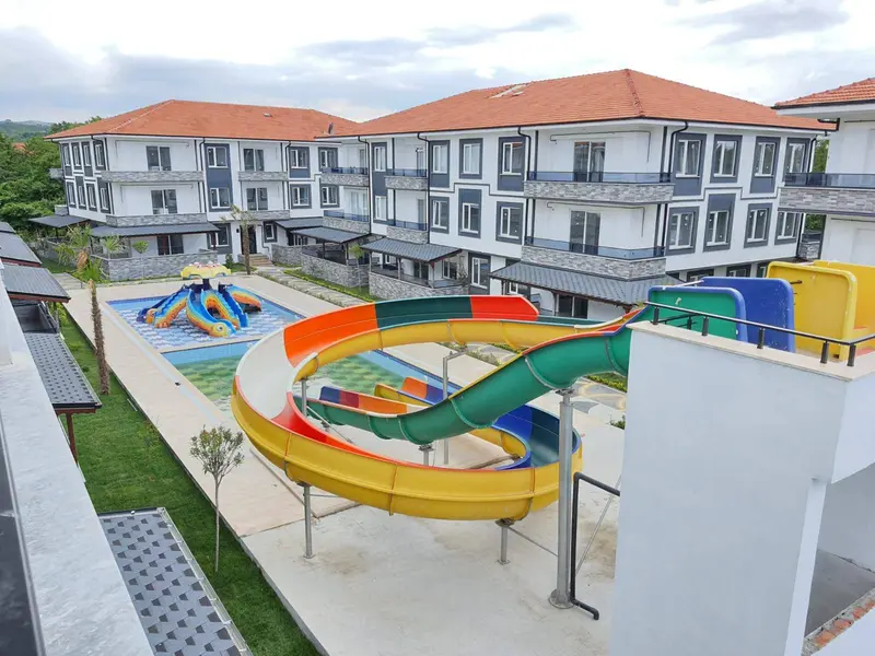 SAKARYA KARASU'DA AQUAPARKLI SİTEDE 2+1 ARAKAT DAİRE