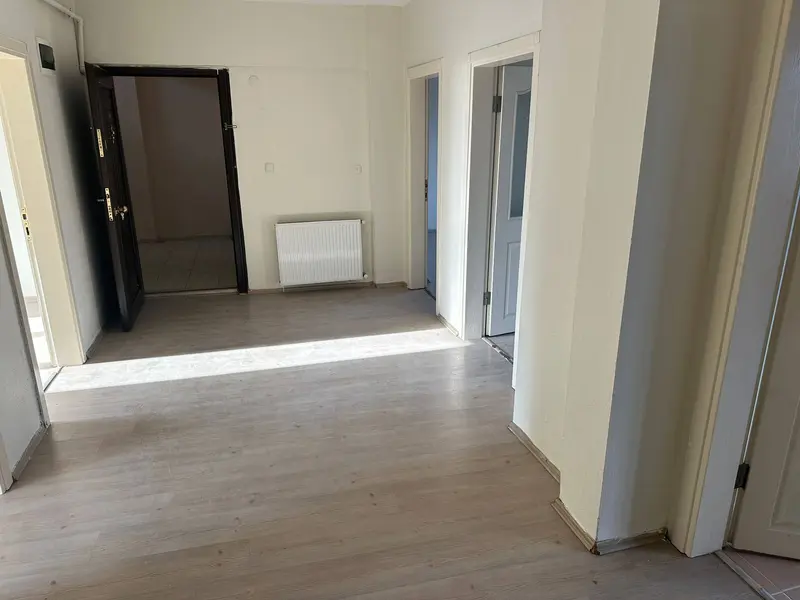 İlan Görseli https://cdn.ilanlar.com/images/l1/l2/{width}/{height}/30007674_1768810083835756358.jpg