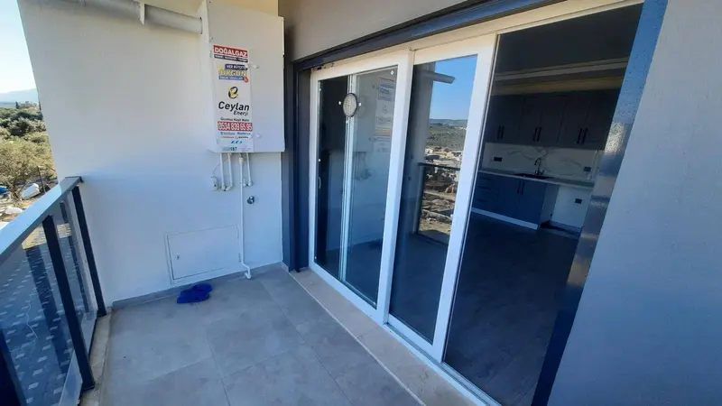 KUŞADASINDA DOĞALGAZLI 1+1 60M2 1.KAT GENİŞ SATILIK DAİRE