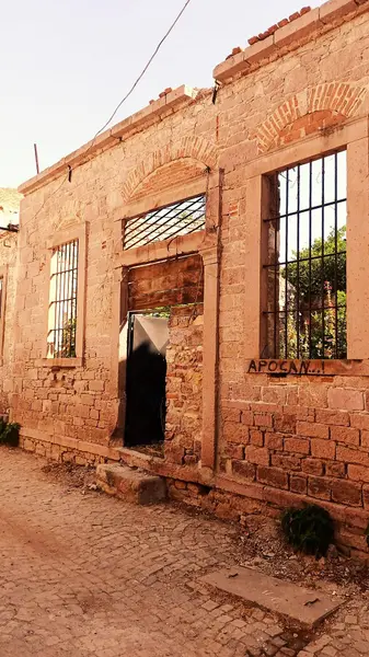 Ayvalık Merkezde projesi Hazır Otel ve Konut Arsası